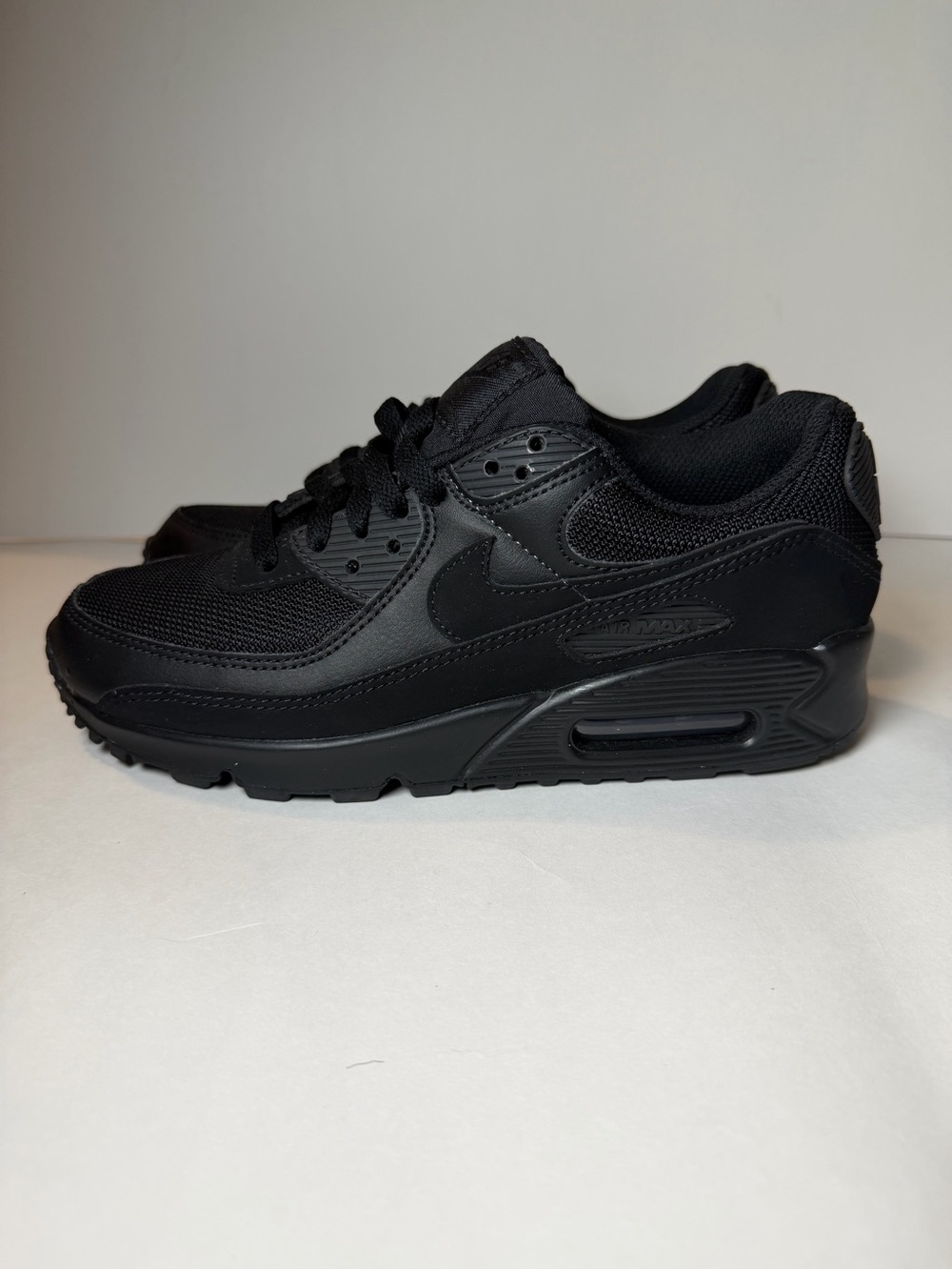 Nike Air Max 90 Sneakers - Black (6Y / 7.5 W)